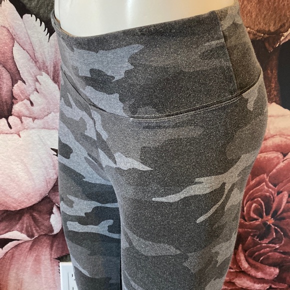 Garage Leggings - Picture 2 of 4